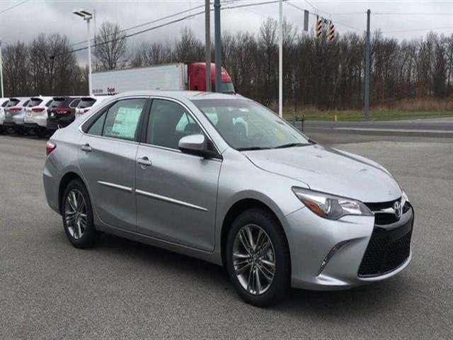 2017 Toyota Camry SE 4dr Sedan